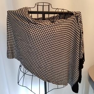 Houndstooth wrap